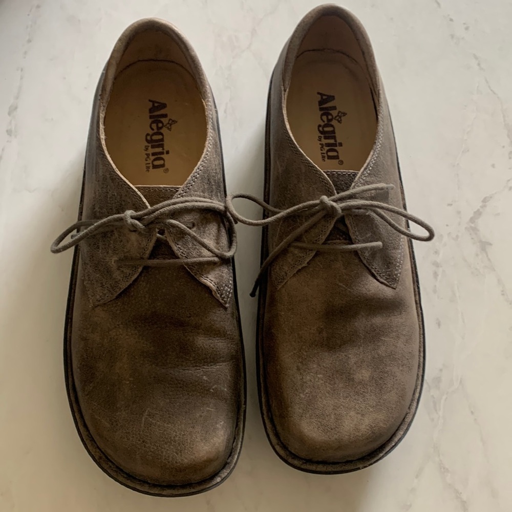 New condition Alegria stonewall lace up leather shoes 42/11-11.5